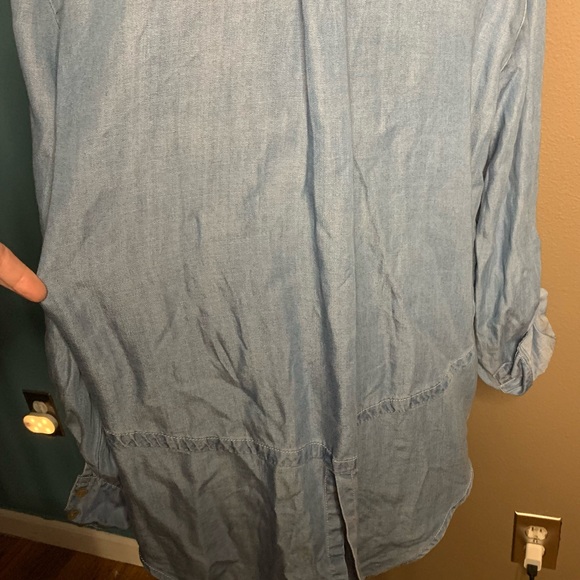 Saks Fith Avenue, chambray style button down. Women’s S $20 - Picture 4 of 9
